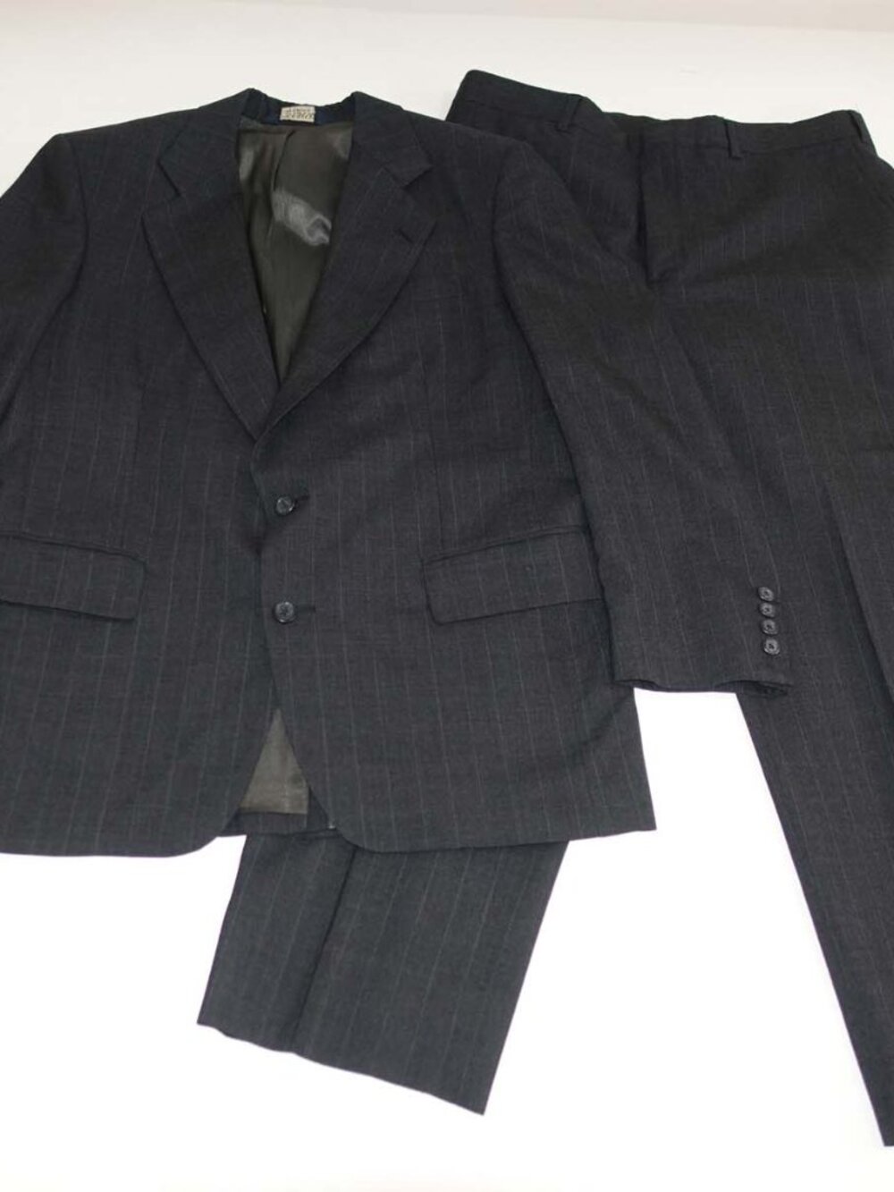 Jos. A. Bank Men's Pinstripe 2 Button Suit Size 41 Regular 34 x 27.5 100% Wool